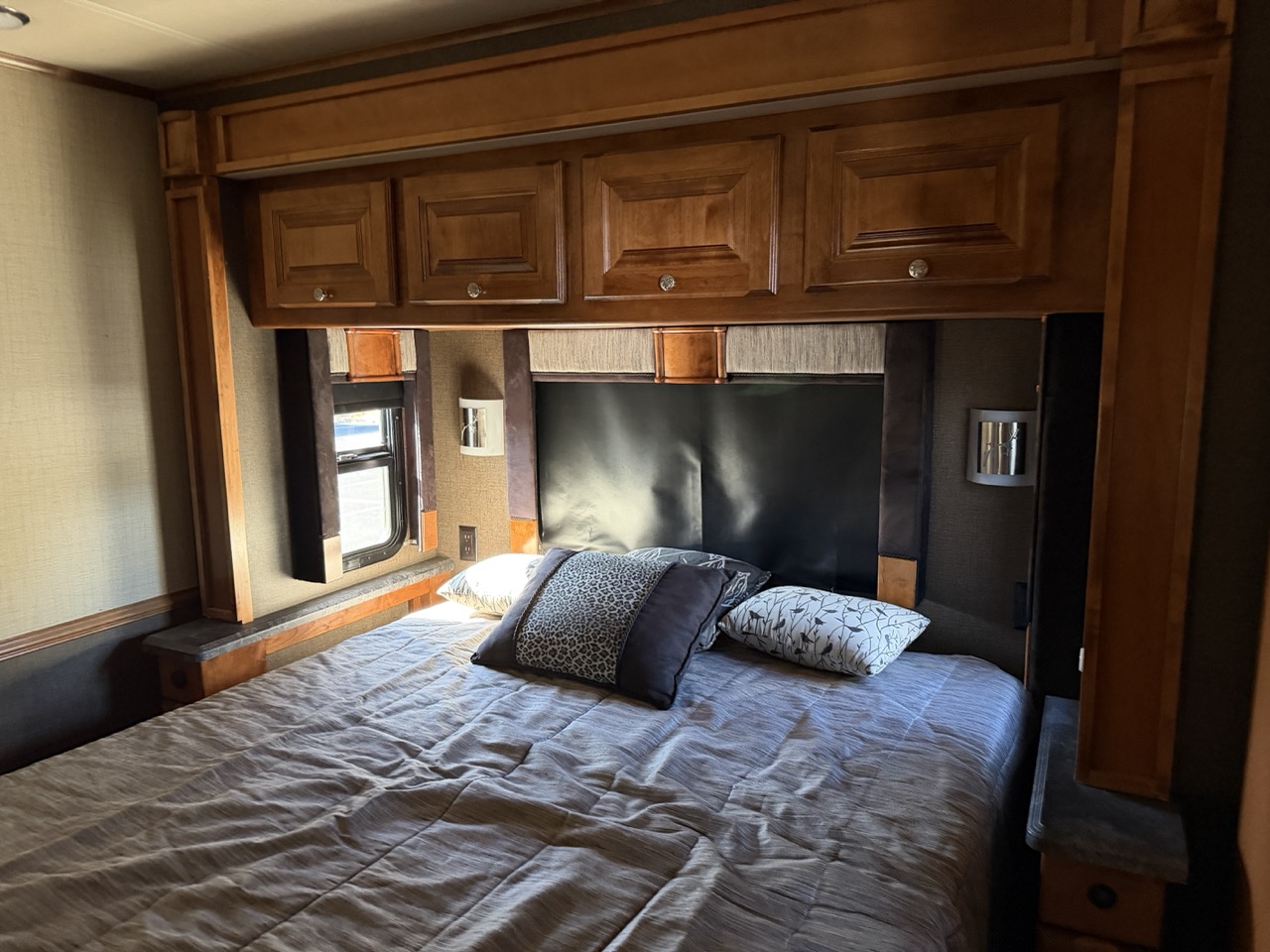 2016 Tiffin Allegro 35 QBA - Image 15