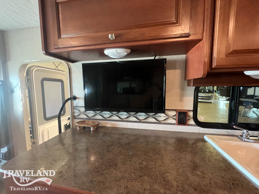 2014 Winnebago Vista 31KE - Image 12