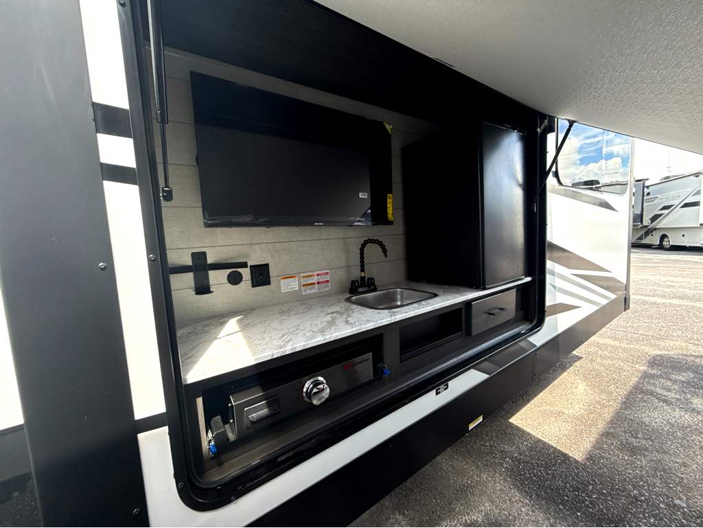 2027 VENTURE RV SPORTTREK 333VFK - Image 9