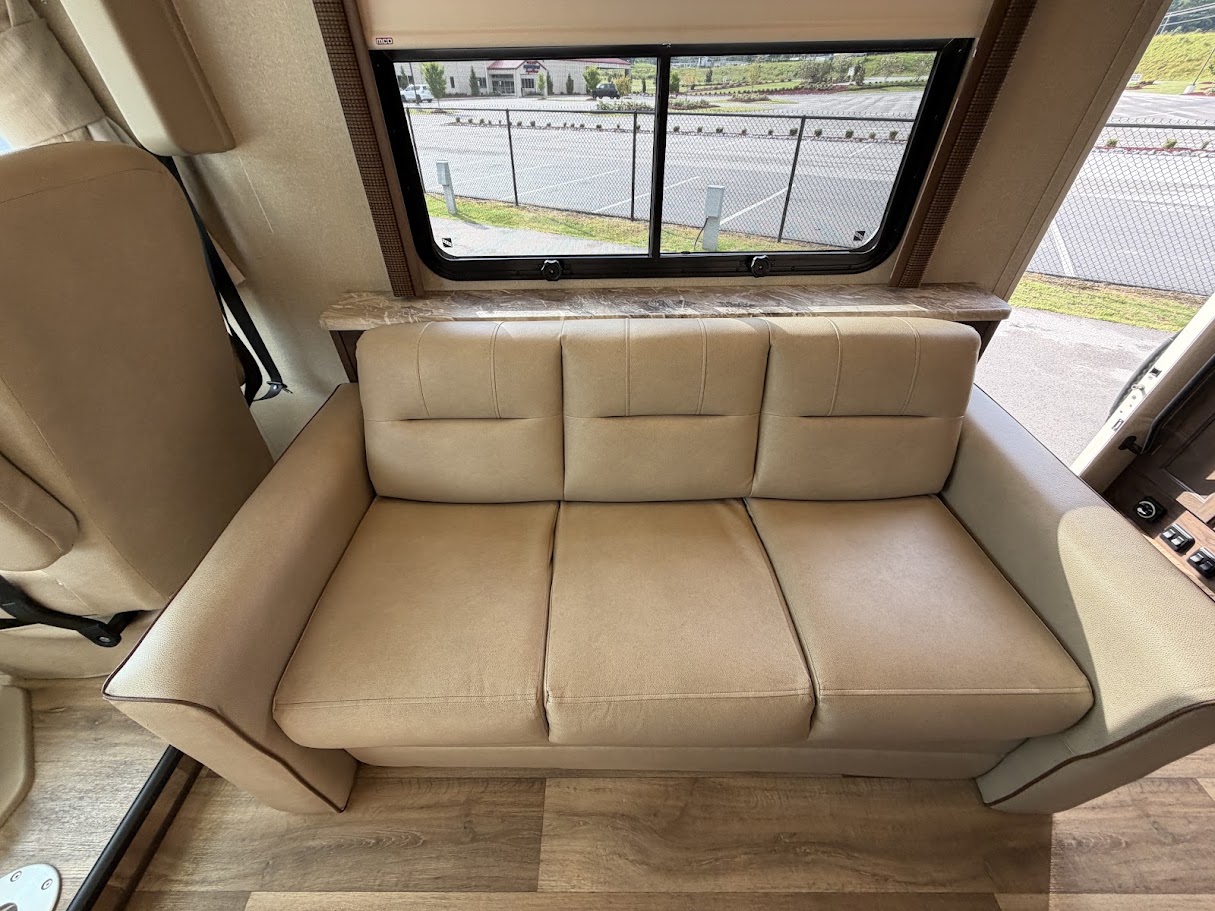 2019 COACHMEN PURSUIT 31BH - Image 20