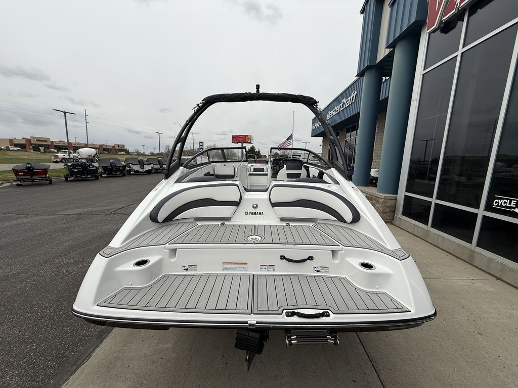 2025 Yamaha Boats AR195 - Image 8