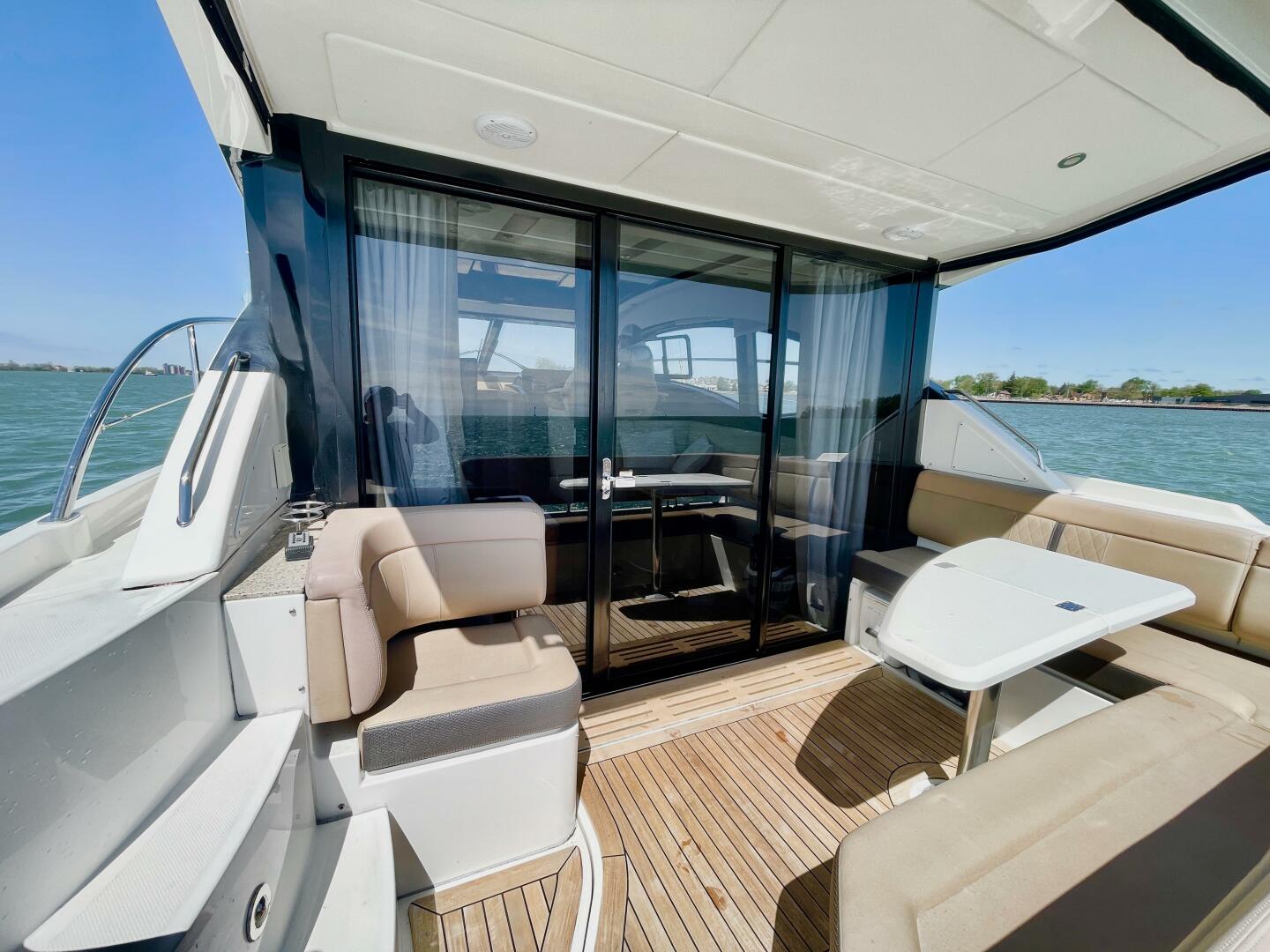2017 Sea Ray 400 Sundancer - Image 19