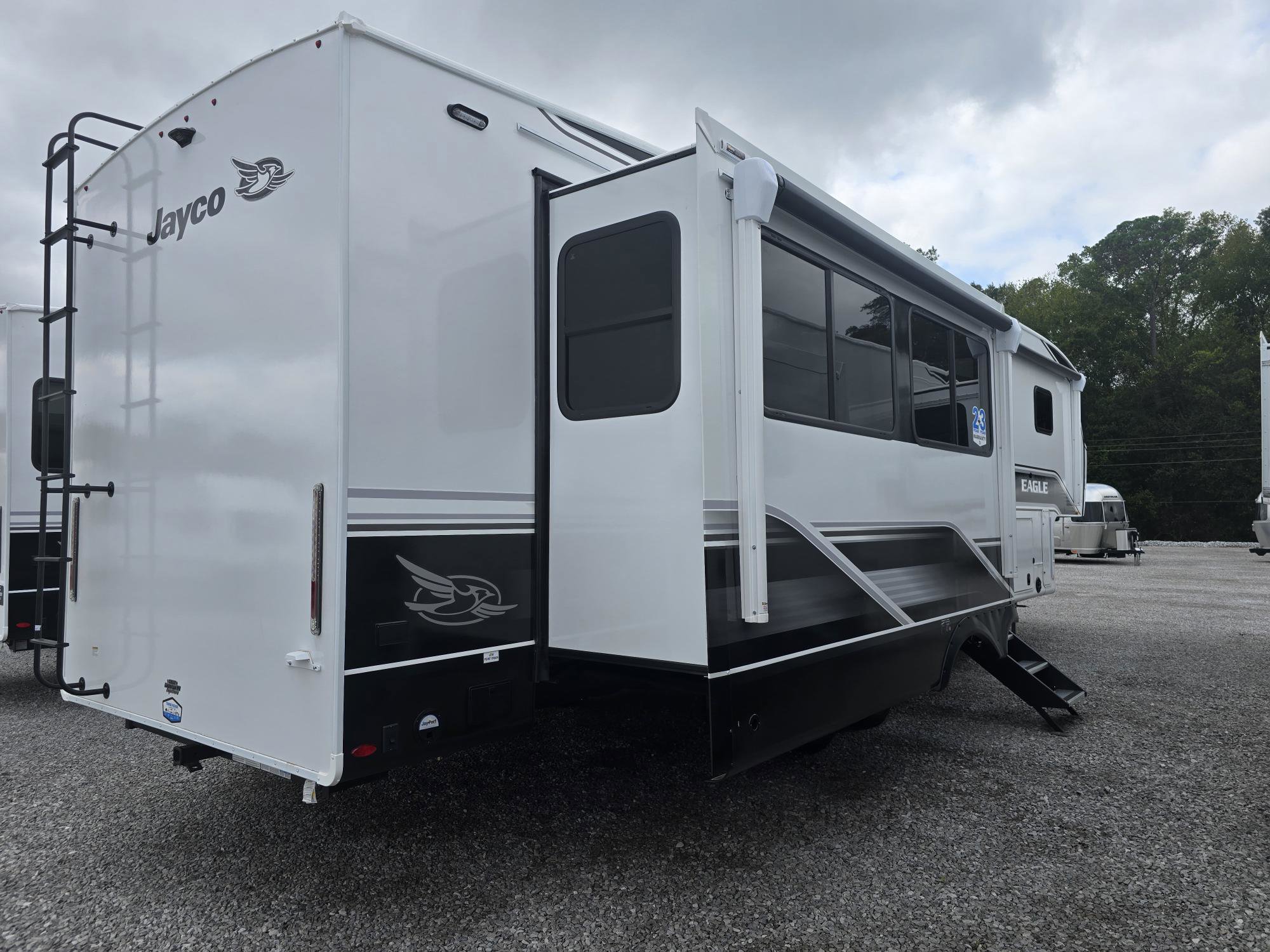 2026 JAYCO EAGLE 335LSTS - Image 8