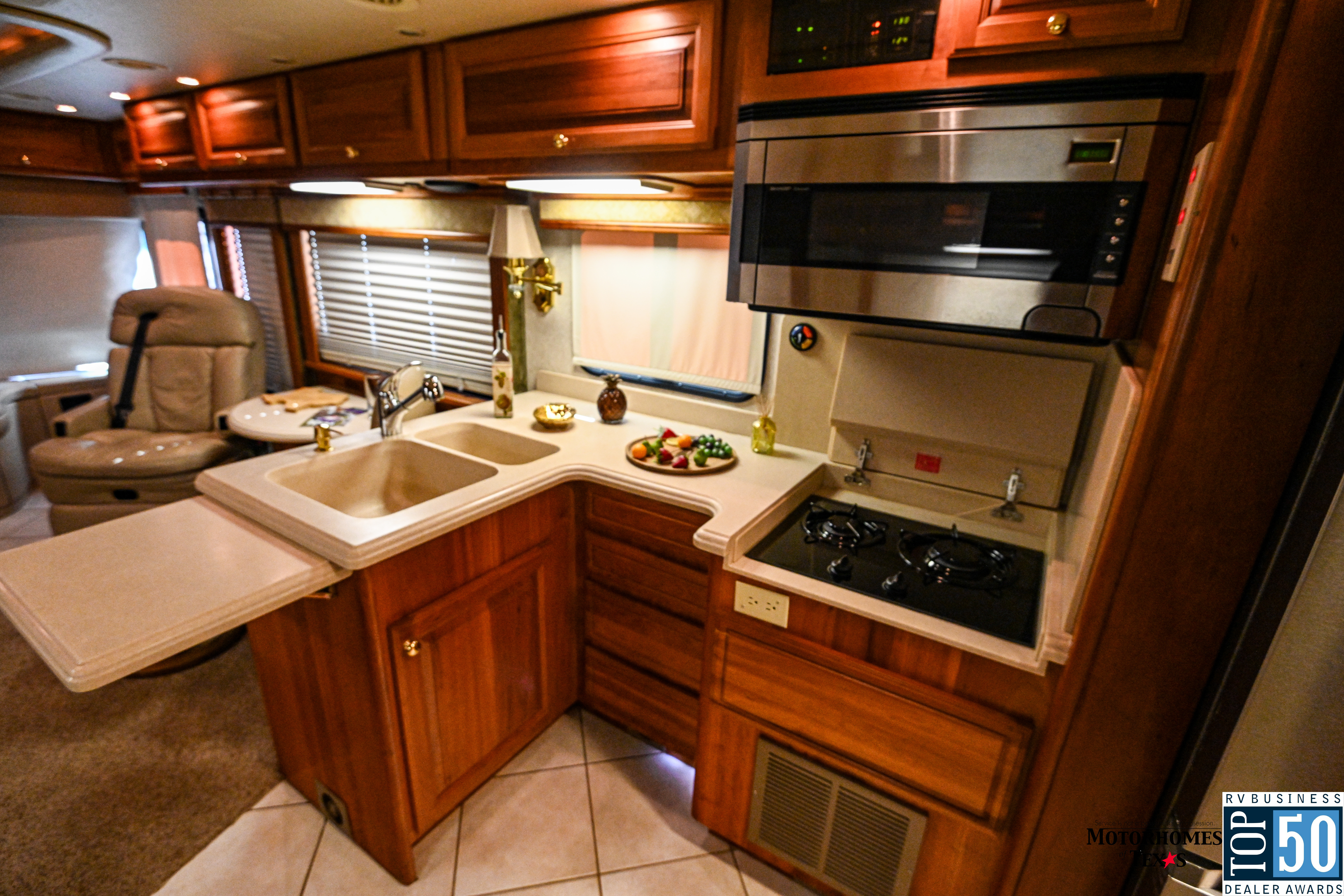 2004 Foretravel U295 3610 WTFS - interior 7