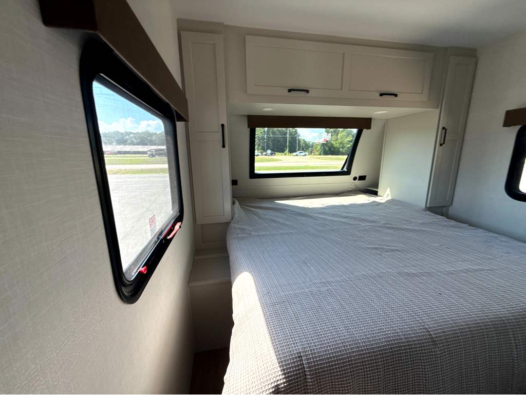 2027 VENTURE RV SPORTTREK 333VIK - Image 22