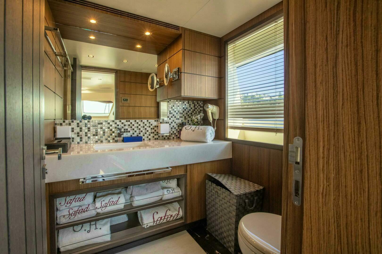 2015 Benetti Benetti Classic 121 - Image 37