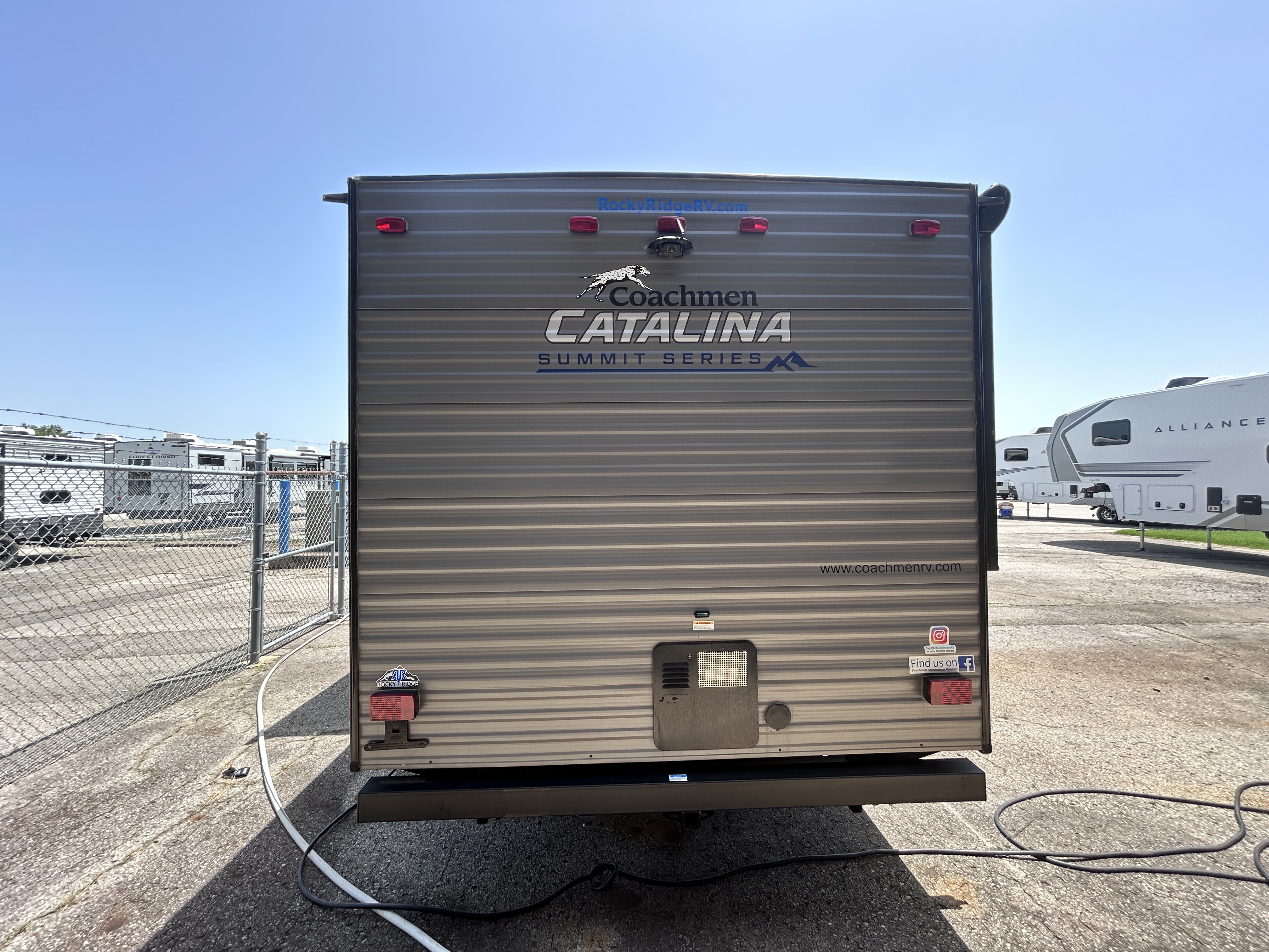2022 Coachmen Catalina Summit 184BHS - Image 6