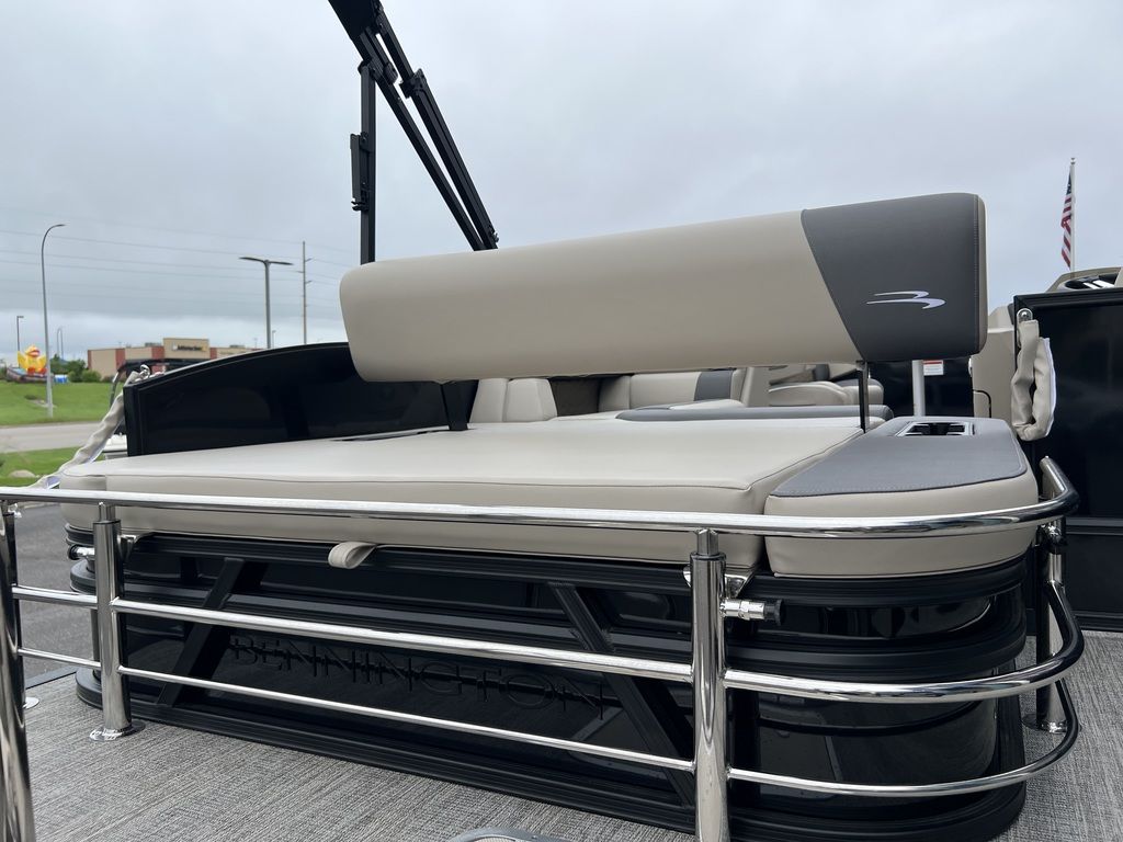 2025 Bennington 22 SSB Tritoon Pontoon - Image 3