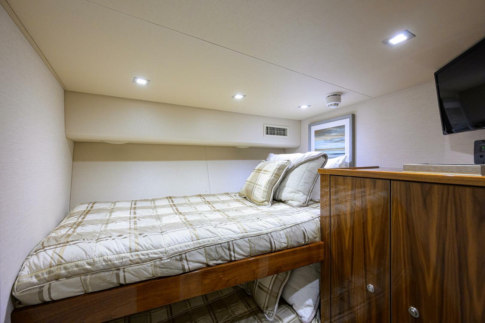 2021 Viking 72 Convertible - Image 20