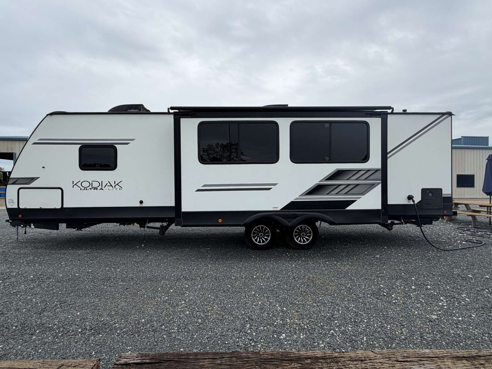 2024 Dutchmen Kodiak Ultra-Lite Ultra-Lite 302BHSL - Image 4