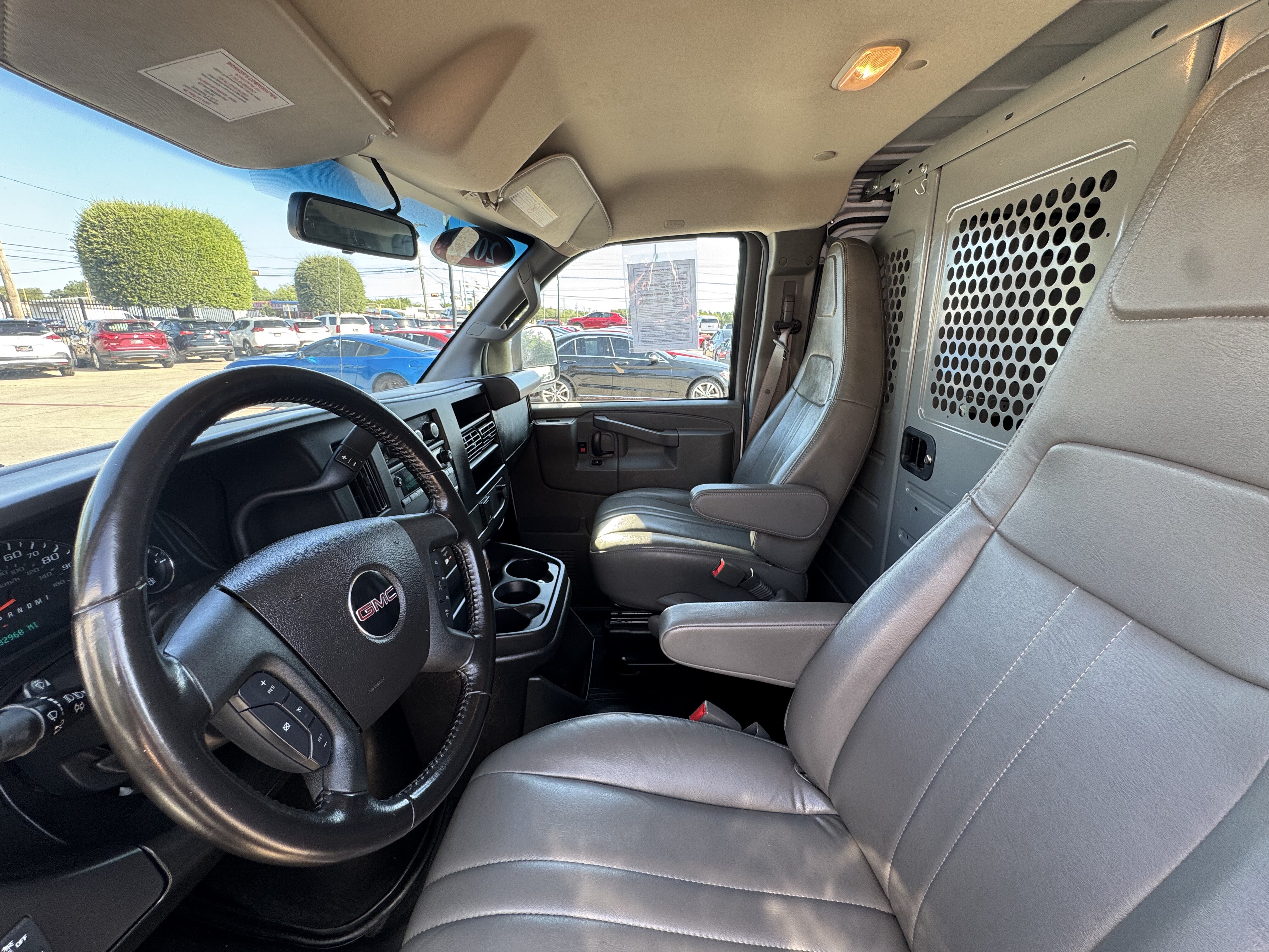 2022 GMC Savana 80952 - Image 14