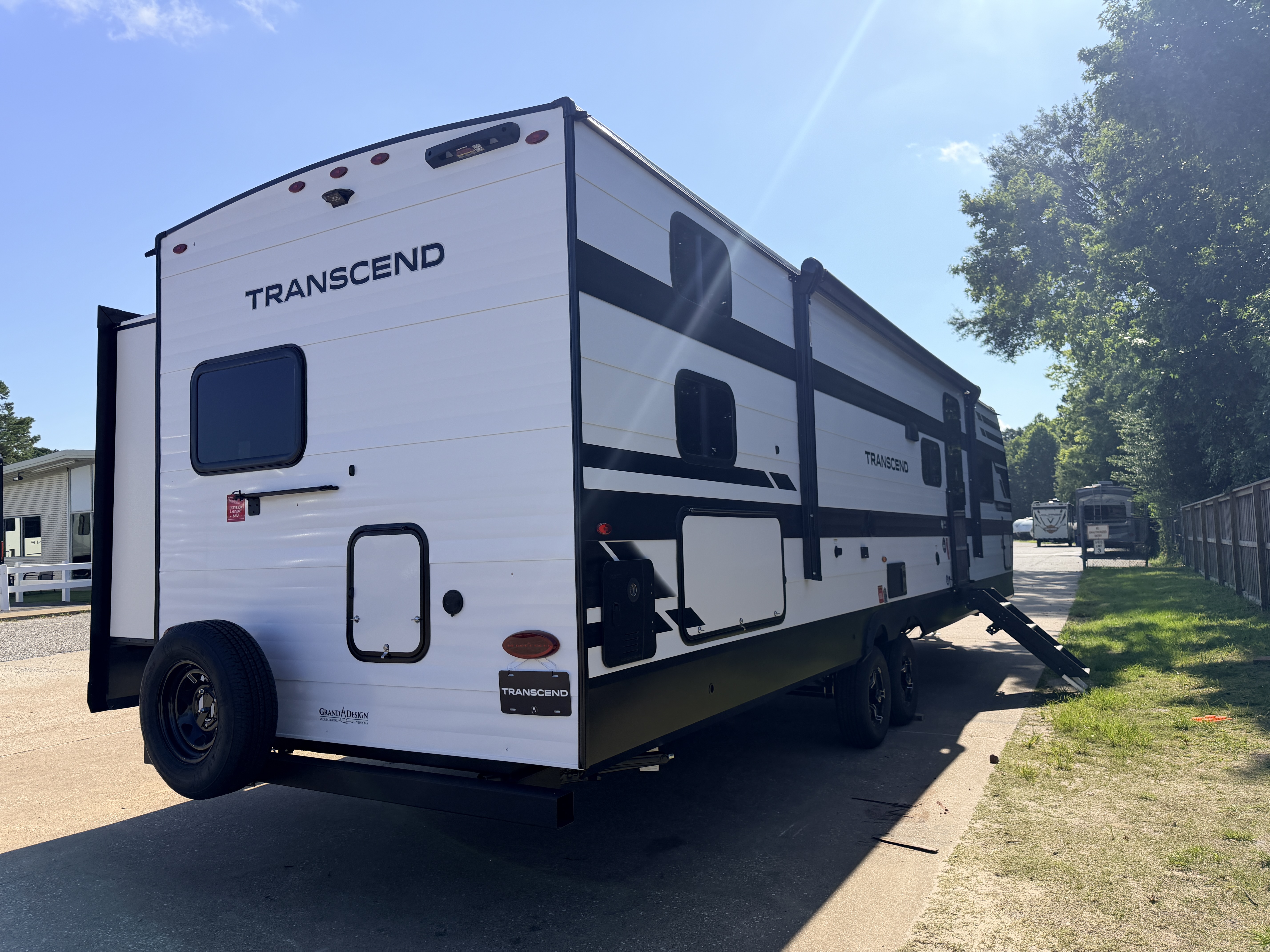 2027 Grand Design Transcend 335BHT - Image 7