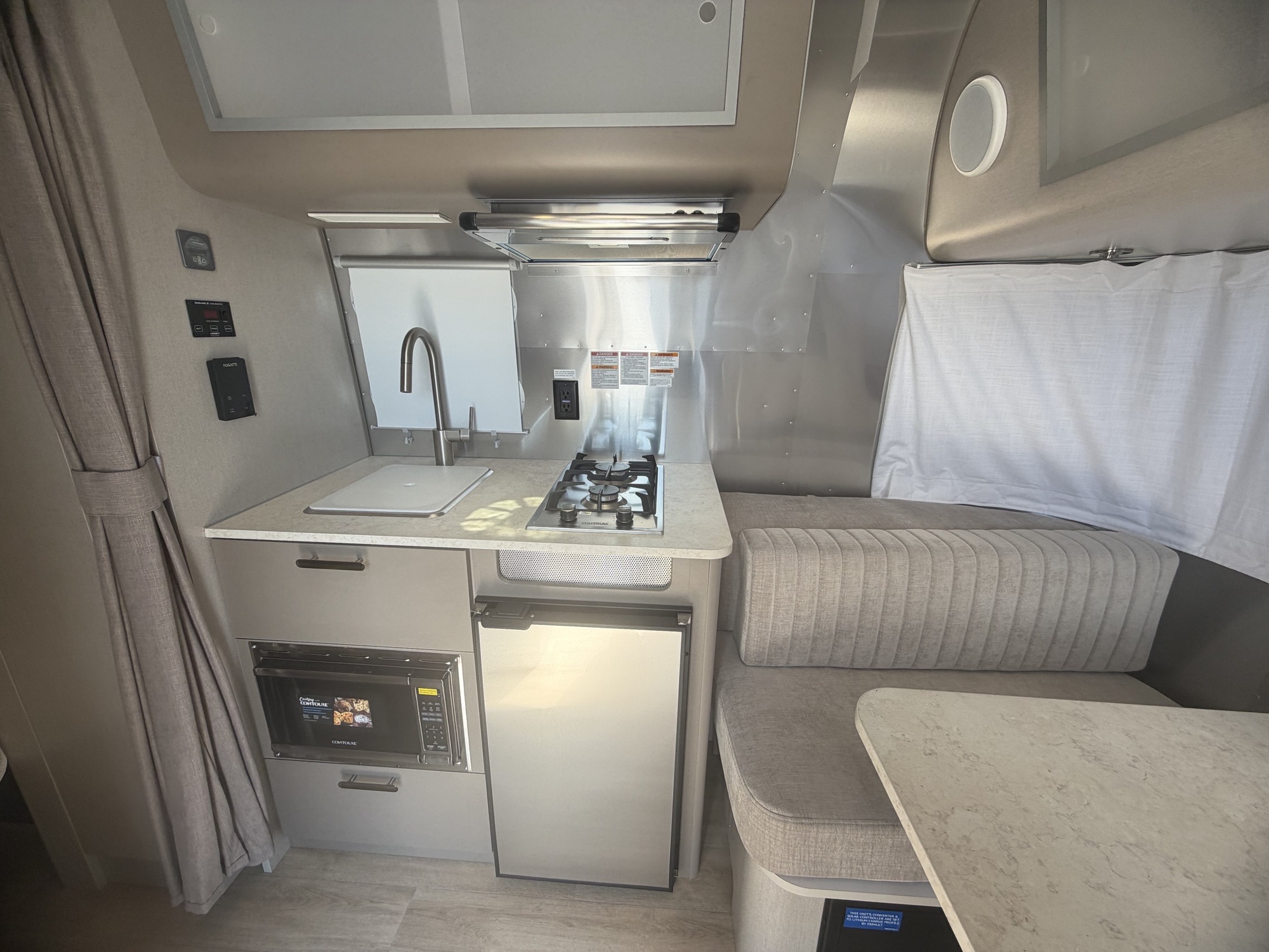 2027 AIRSTREAM CARAVEL 16RB - Image 4