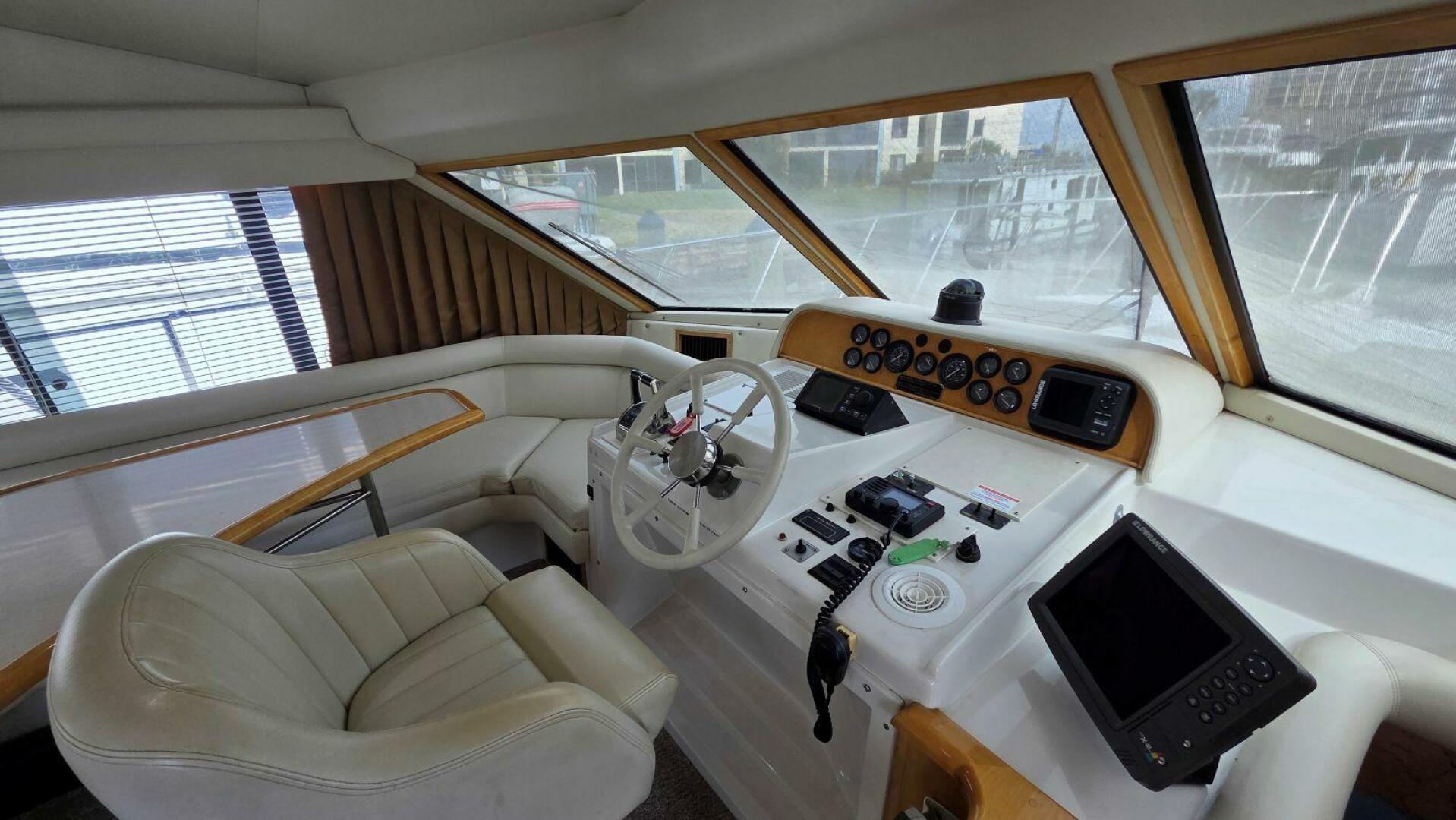 1998 Navigator 5300 - Image 38