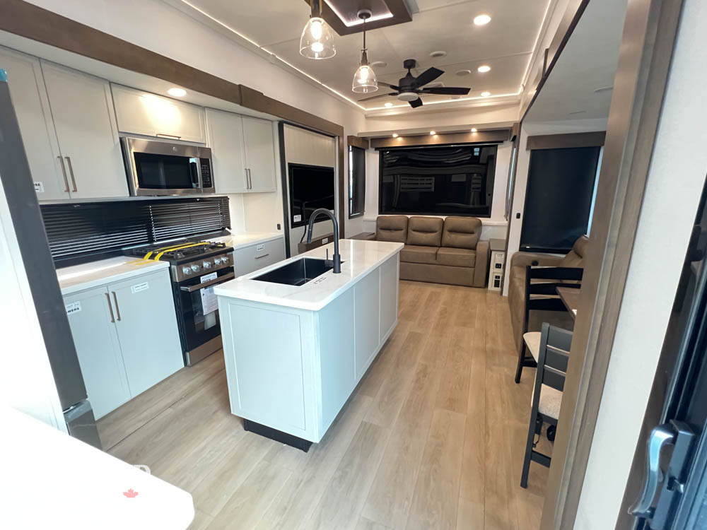2027 Alliance RV Benchmark 42LFT - Image 3