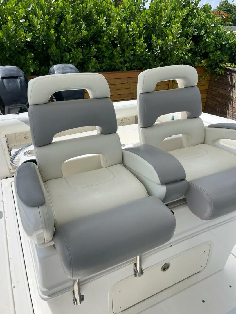 2005 Boston Whaler 320 Outrage - Image 5