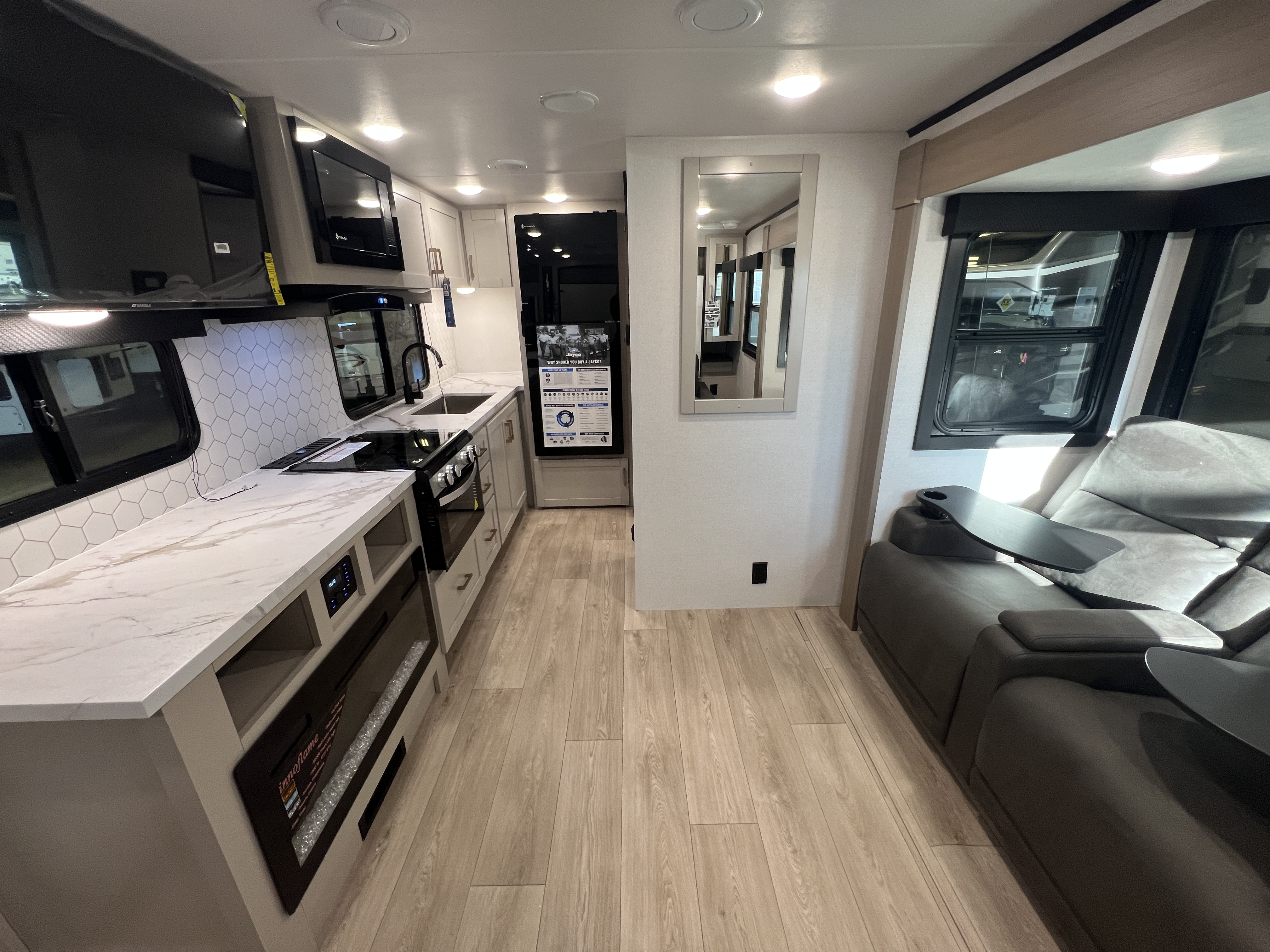 2027 Jayco Jay Feather 19MRK - Image 3