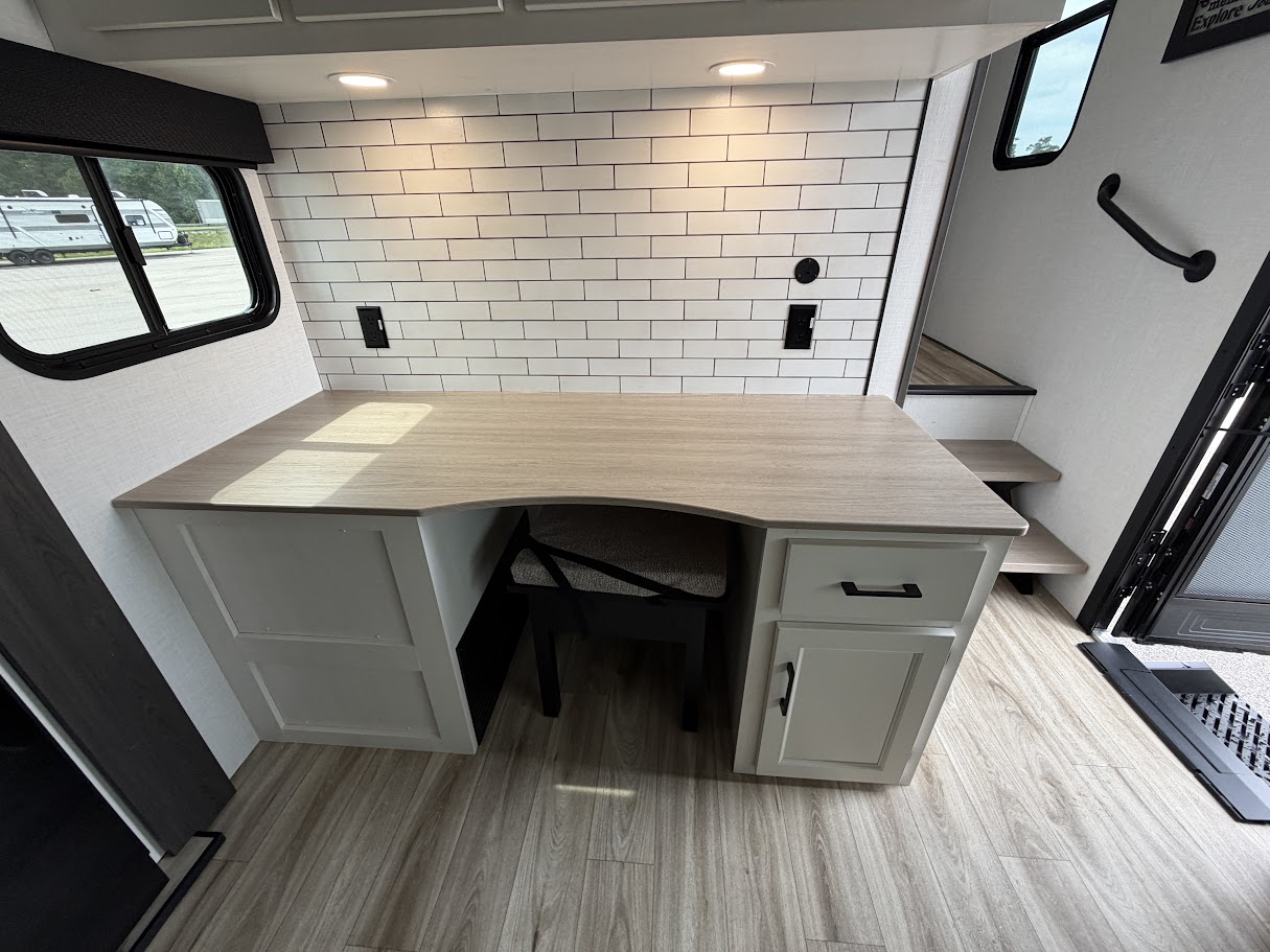 2027 VENTURE RV SPORTTREK 303VIK - Image 16