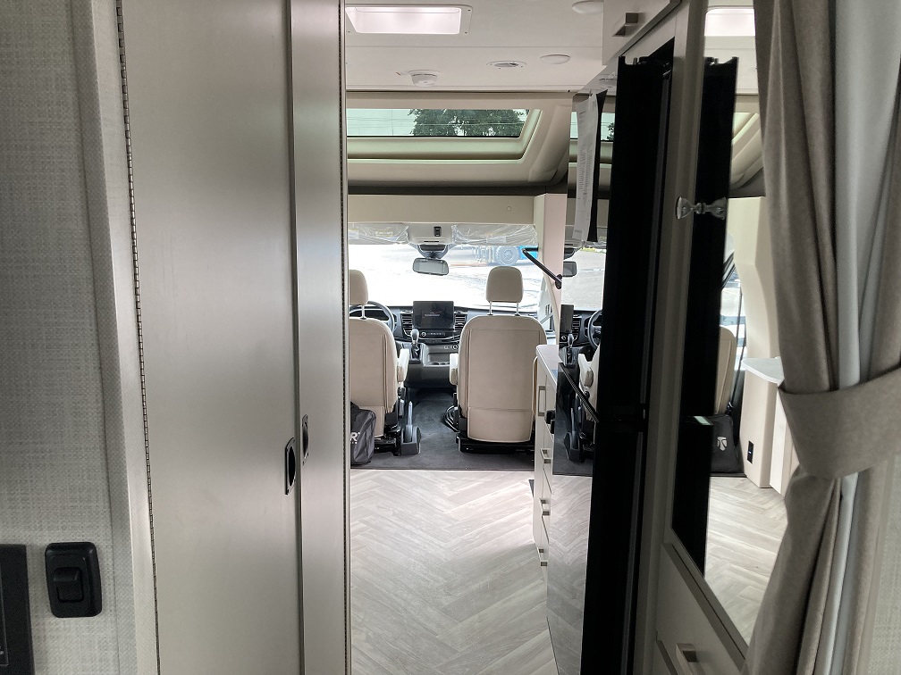 2027 Thor Motor Coach Gemini Trip 24KB - Image 33