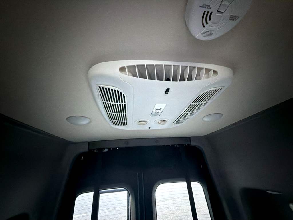 2023 WINNEBAGO REVEL 44E - Image 20