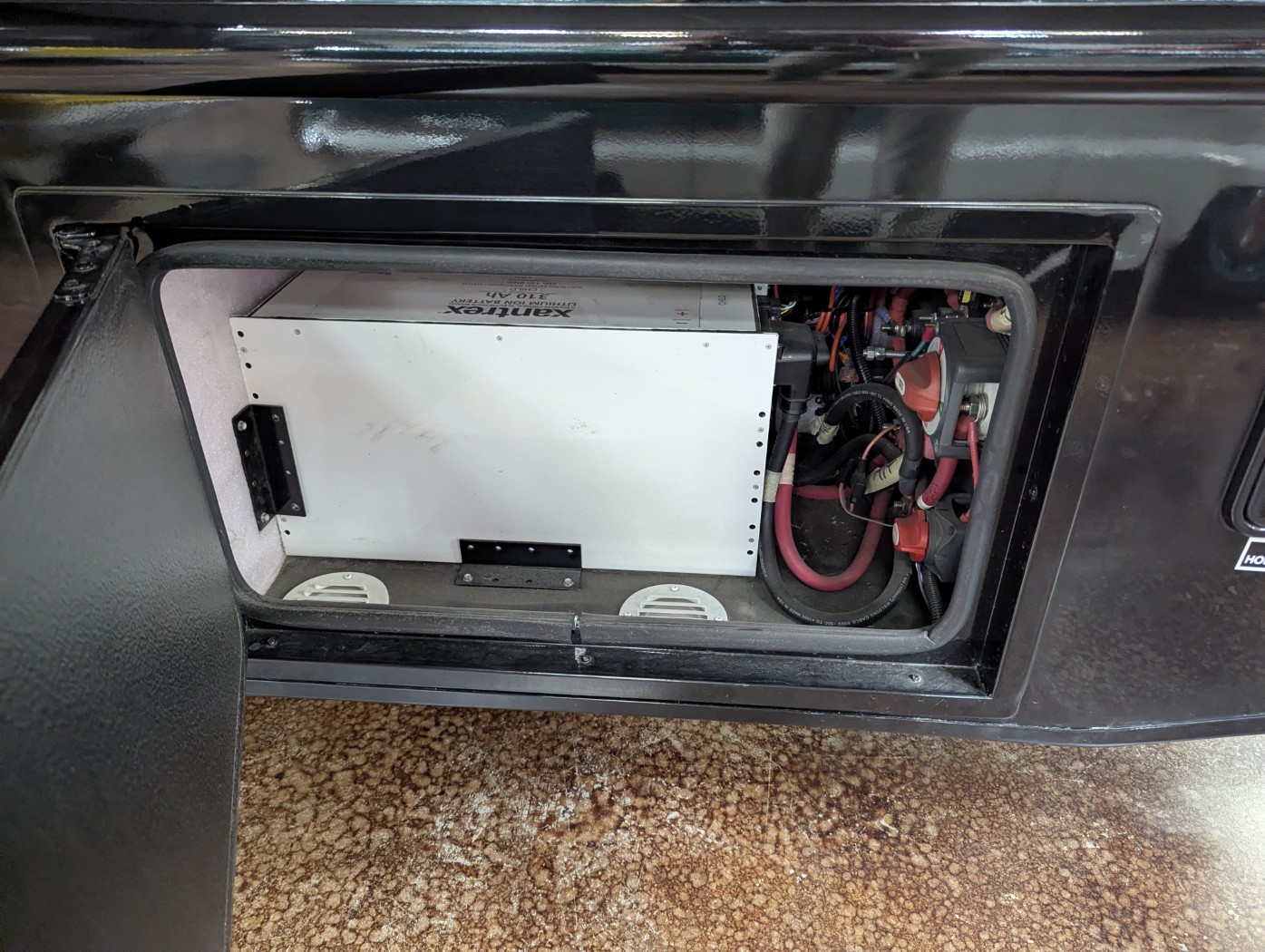 2024 Dynamax Corp Isata 3 Series 24FW - Image 6