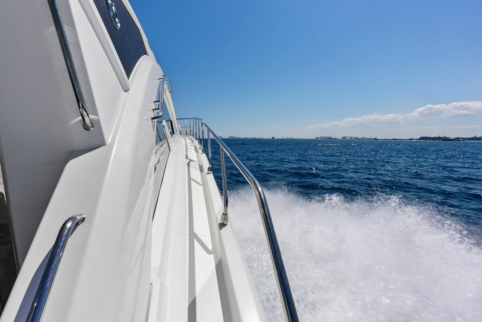 2019 Cruisers Yachts 54 Cantius - Image 26