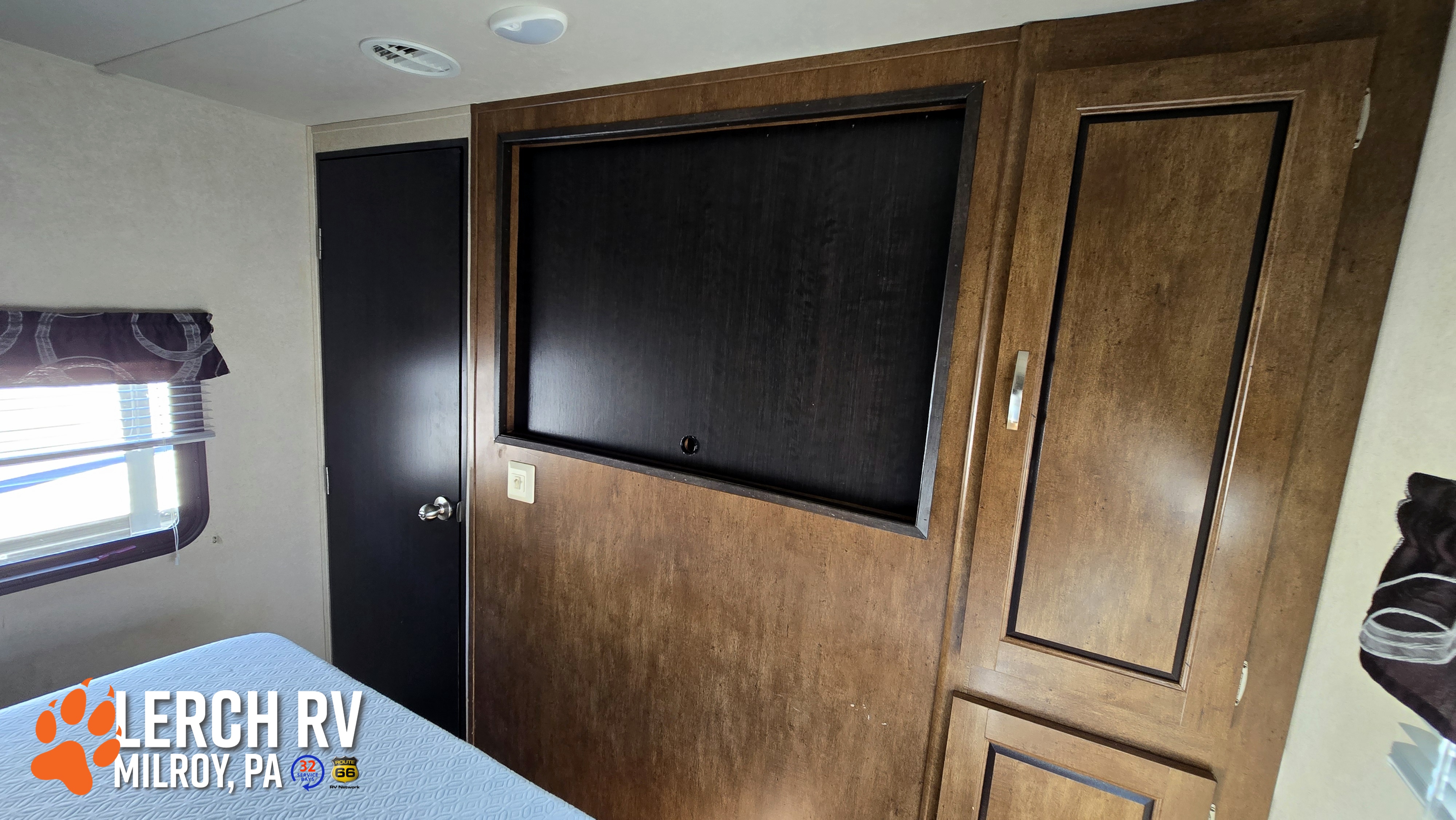 2017 Forest River Salem T32BHDS - Image 22