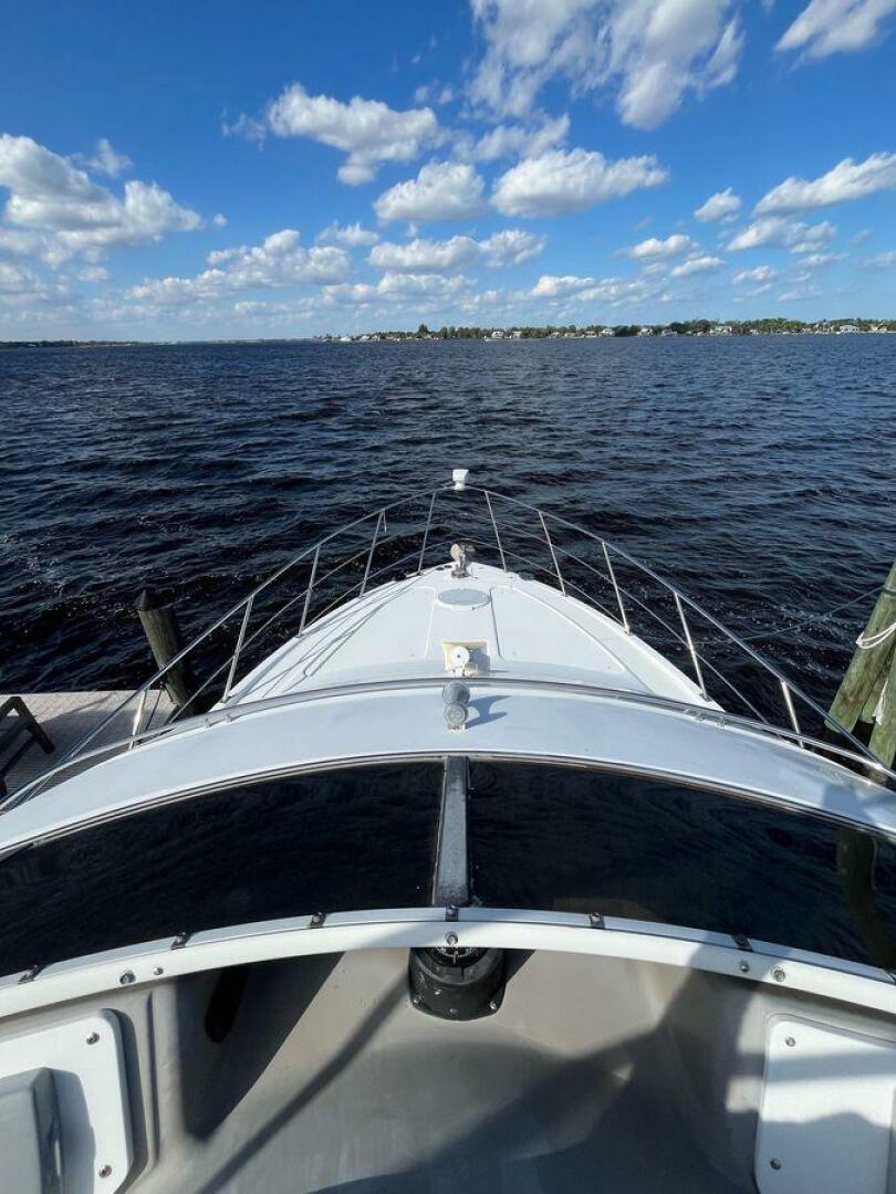 2000 Carver 396 Motor Yacht - Image 3