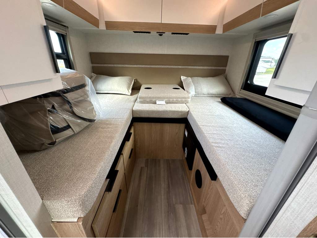 2027 THOR MOTOR COACH TIBURON 24XL - Image 19