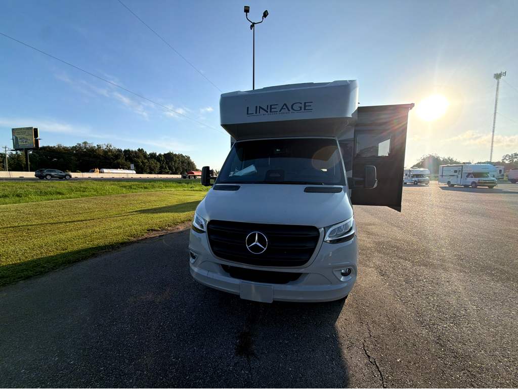 2027 Grand Design Lineage Series M 25FW - Image 8