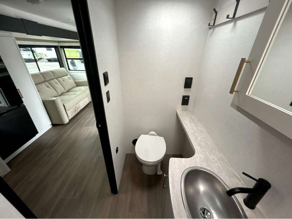 2027 VENTURE RV STRATUS 231VRK - Image 28