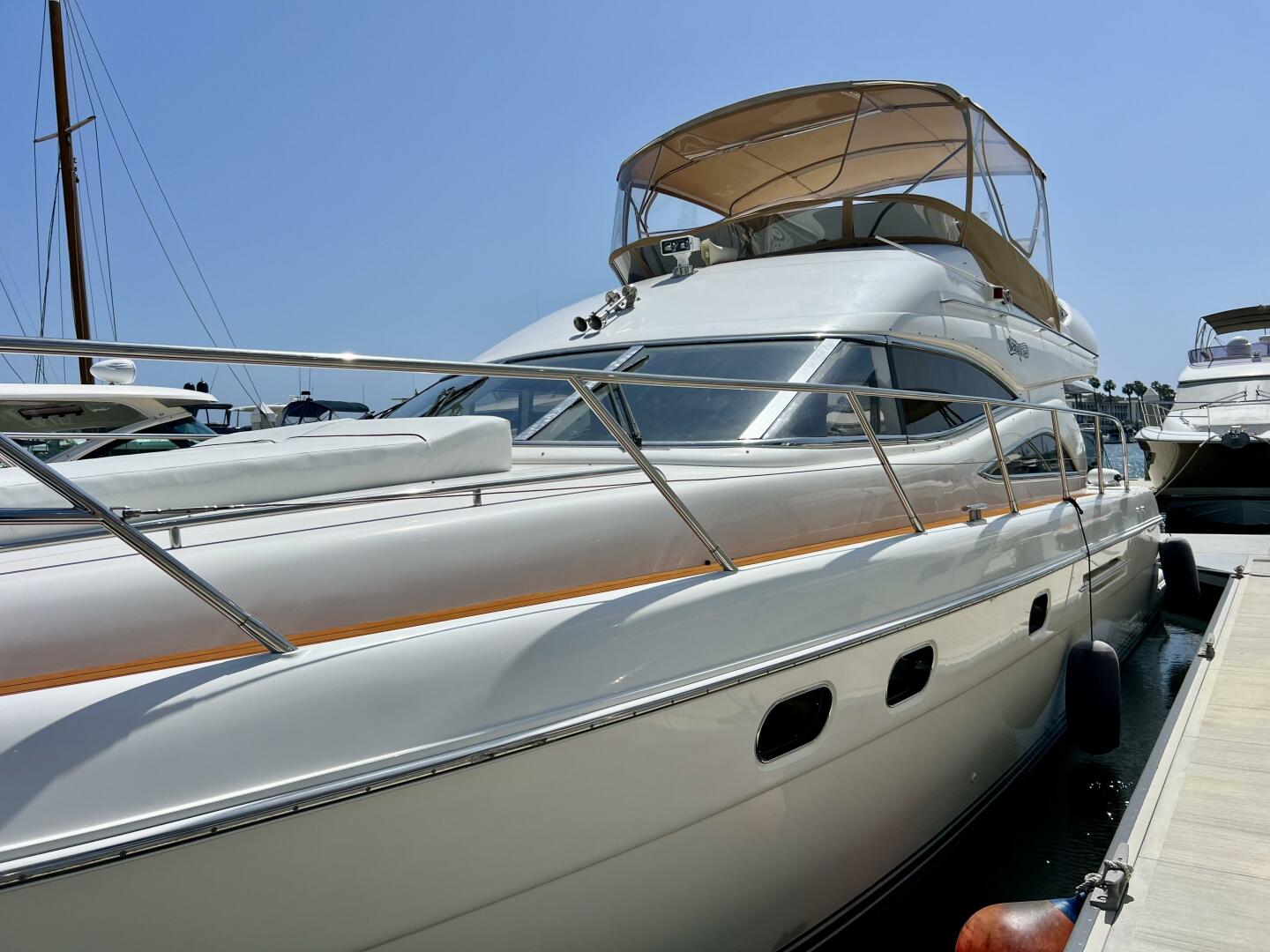 2000 Viking Princess 52 Flybridge - Image 4