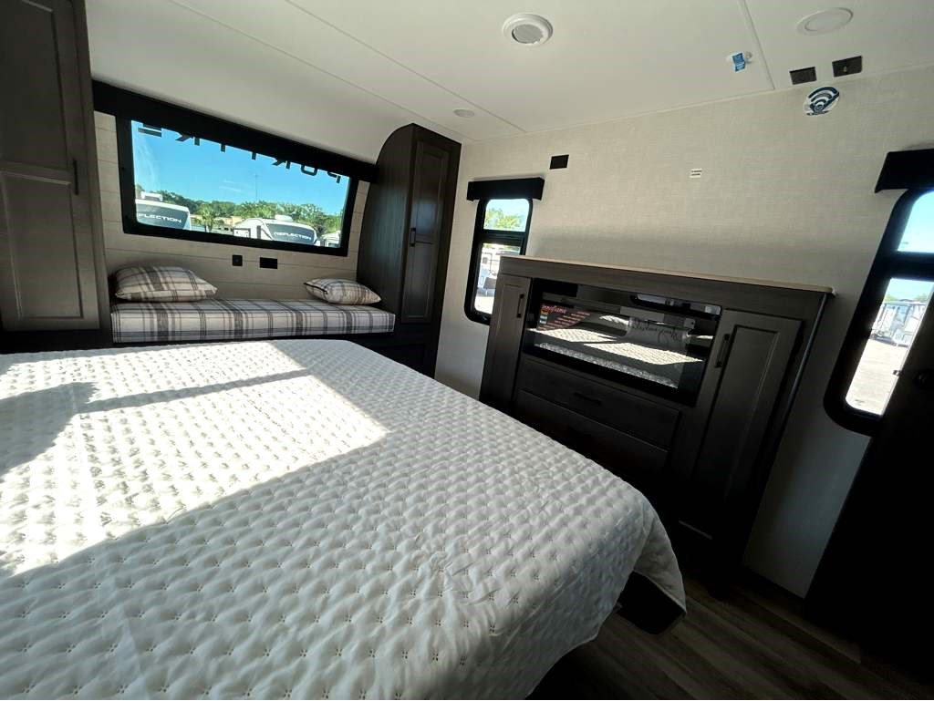 2026 VENTURE RV SPORTTREK 363VFR - Image 29