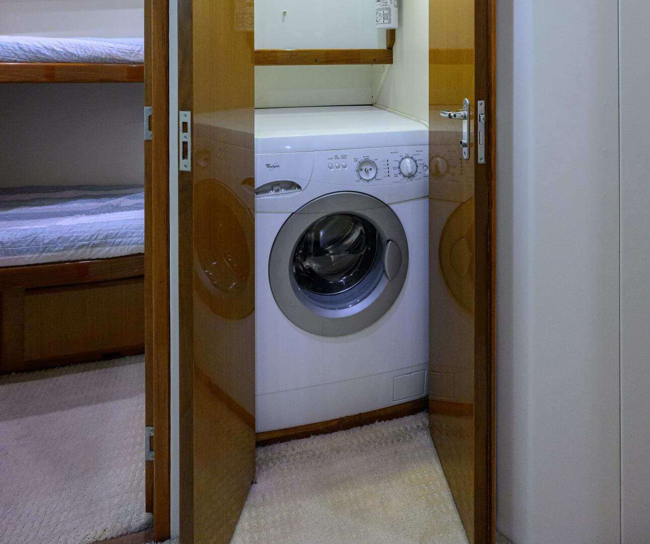 2000 Viking 50 Convertible - Image 26