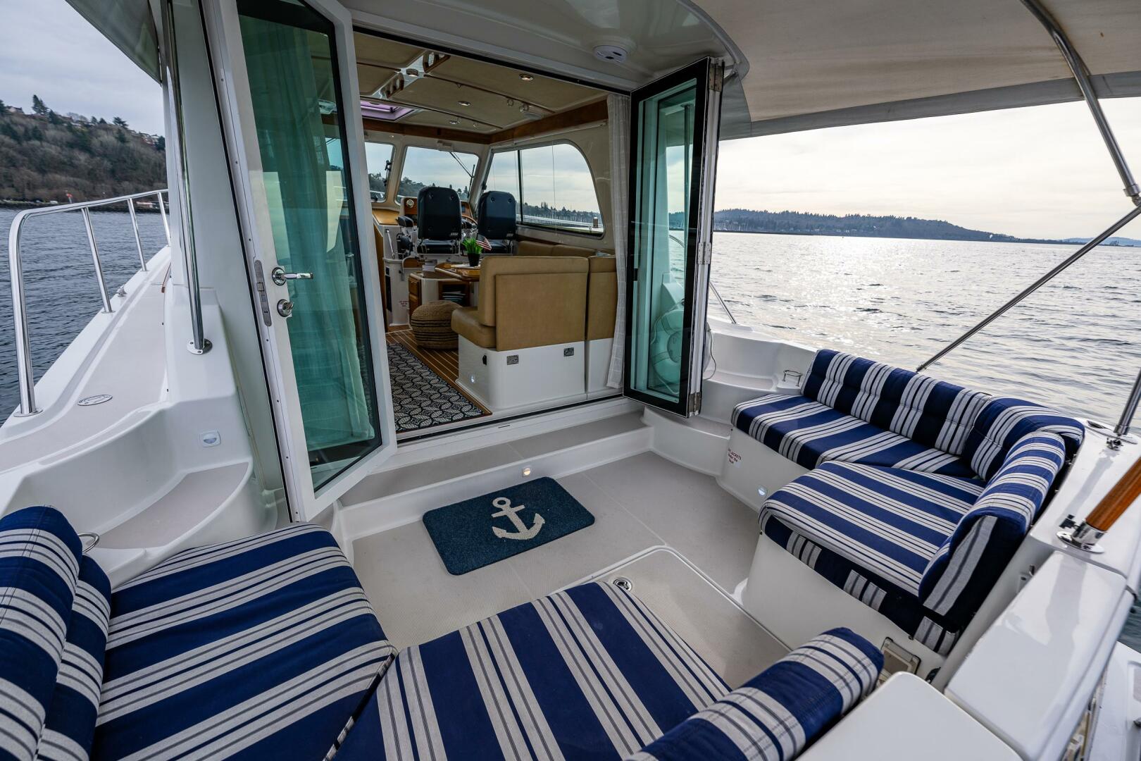 2010 Back Cove 37 - Image 22