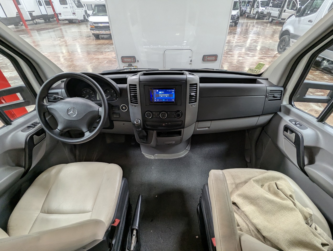 2015 RENEGADE Villagio 25QRS - Image 12