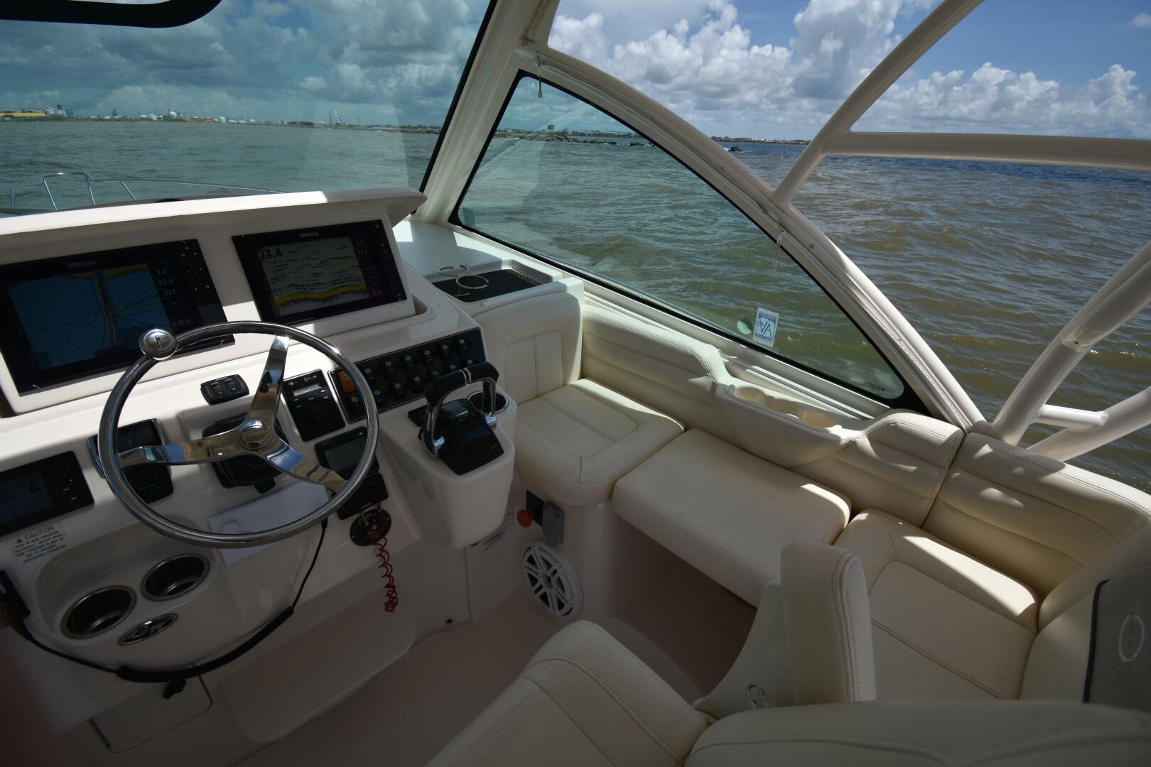 2016 Grady-White 330 Express - Image 10