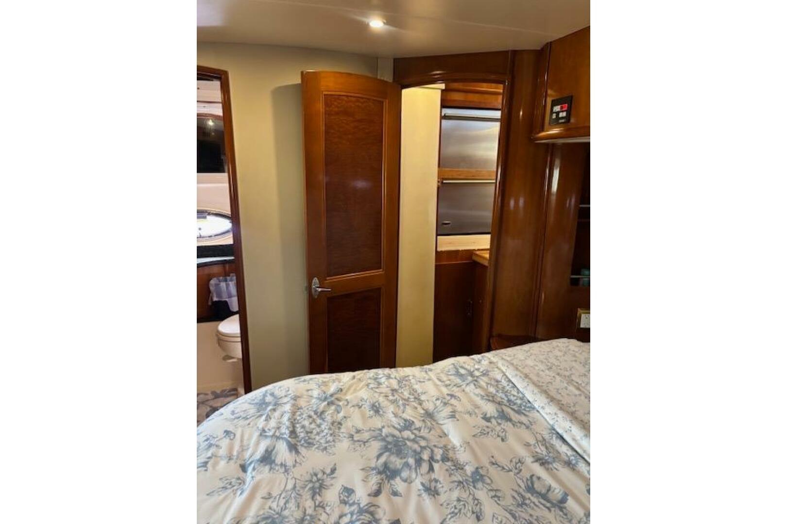 2004 Carver 466 Motor Yacht - Image 45
