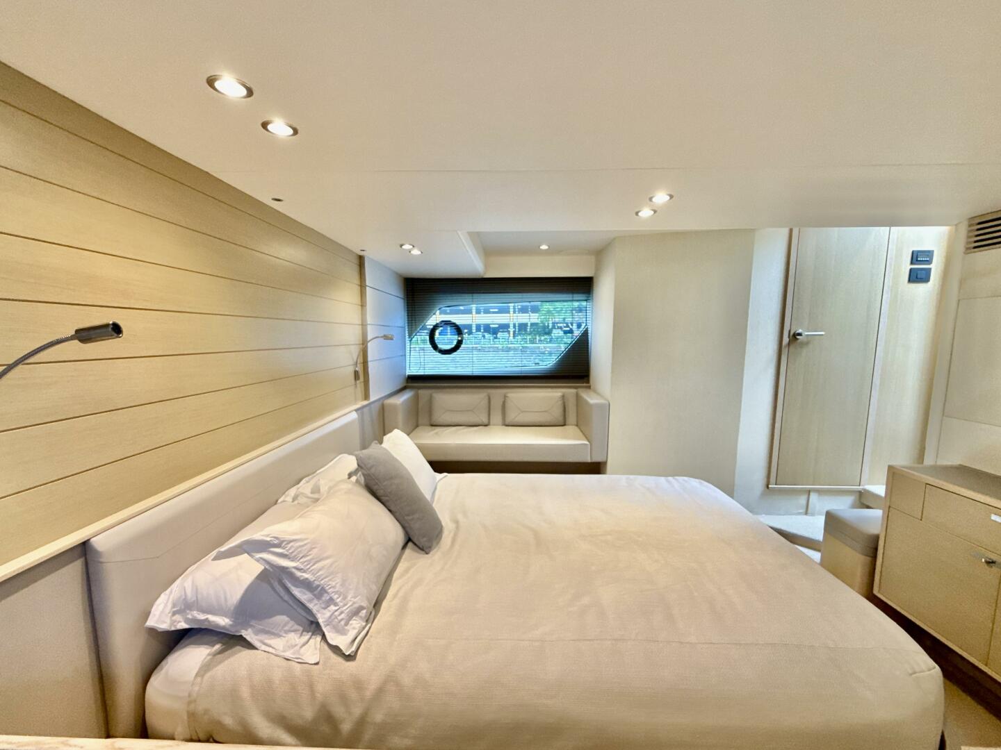 2017 Princess V58 - Image 22