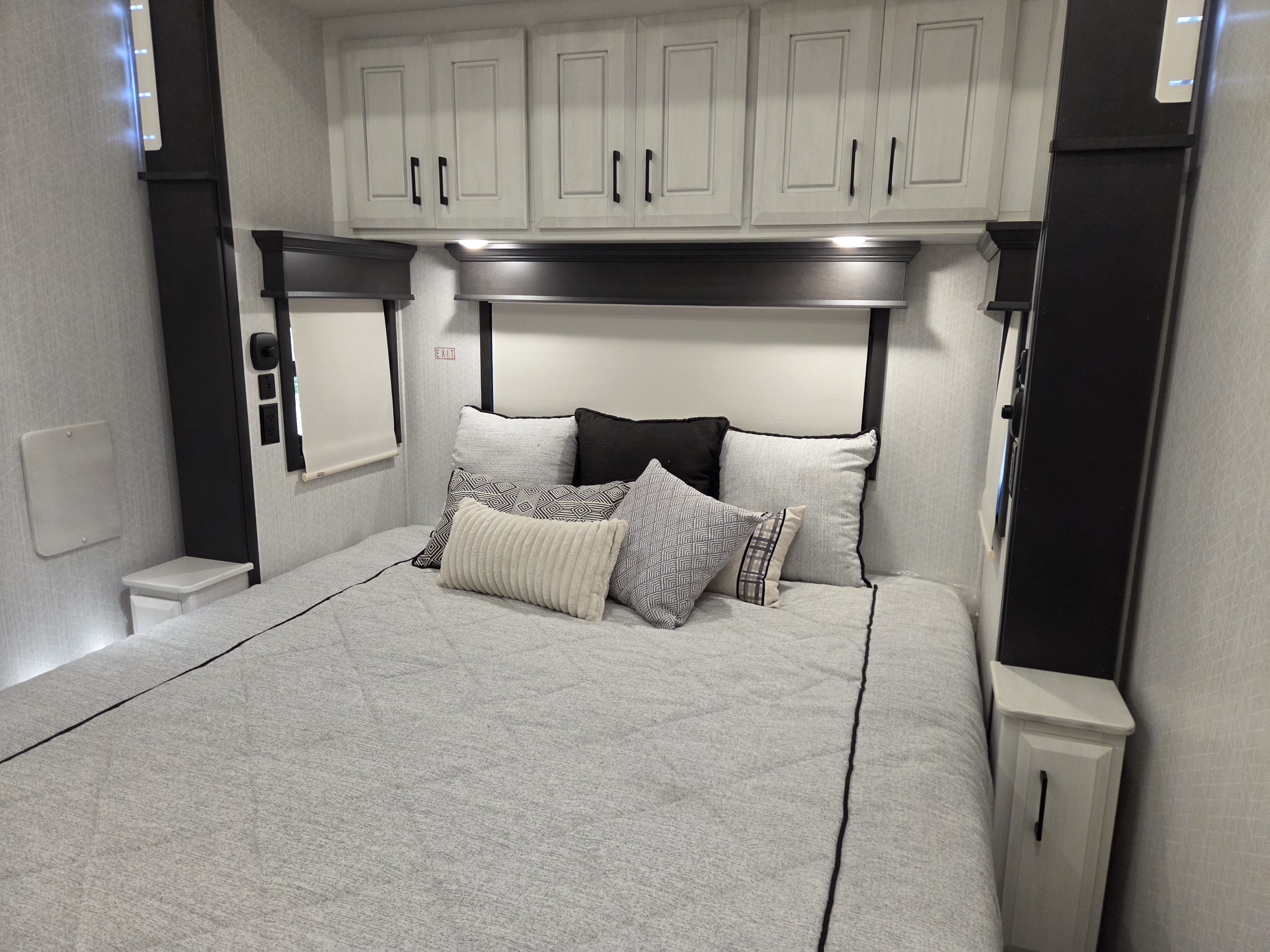 2022 DRV Mobile Suites 41FKMB - Image 18