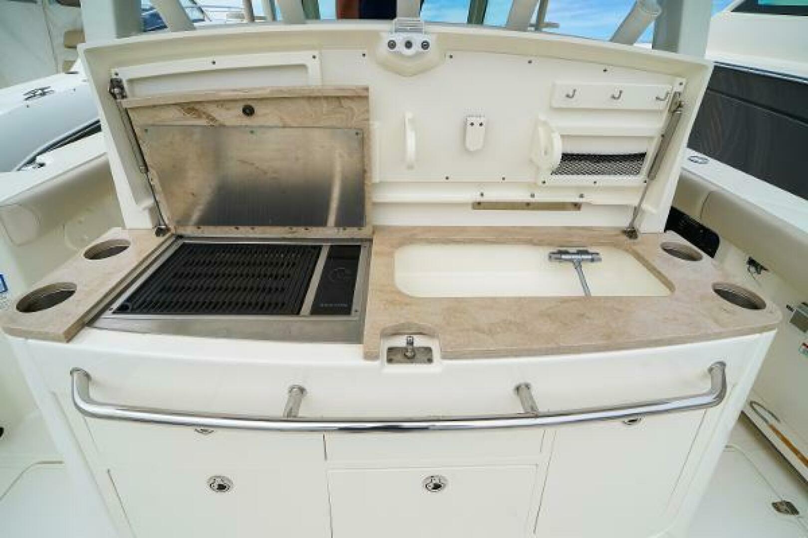 2018 Boston Whaler 380 Outrage - Image 20