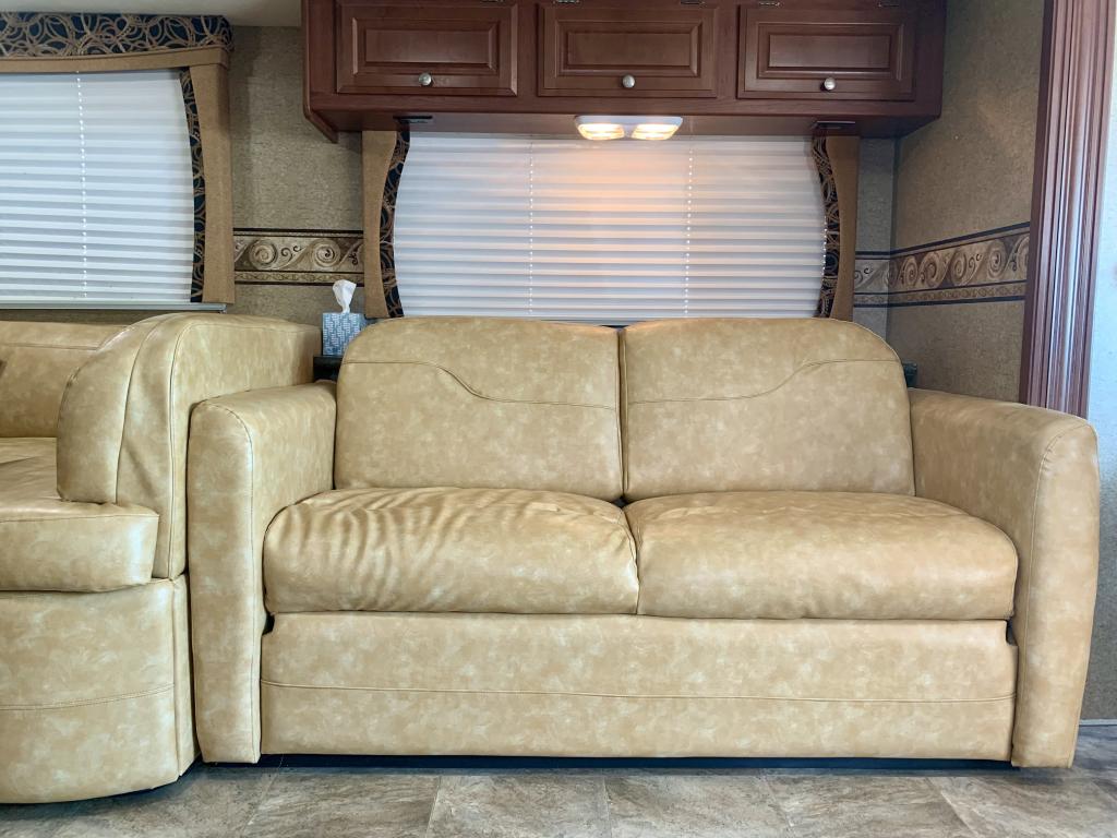 2013 THOR DAYBREAK 32HD - Image 16