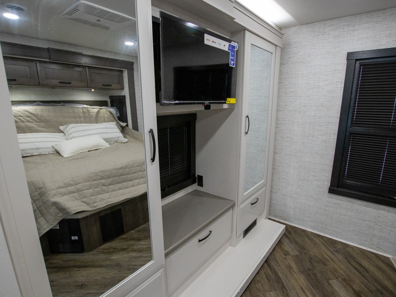 2025 Jayco Seneca 37M - Image 11