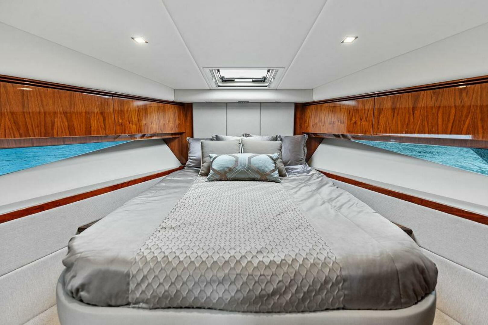 2018 Riviera 4800 Sport Yacht - Image 25