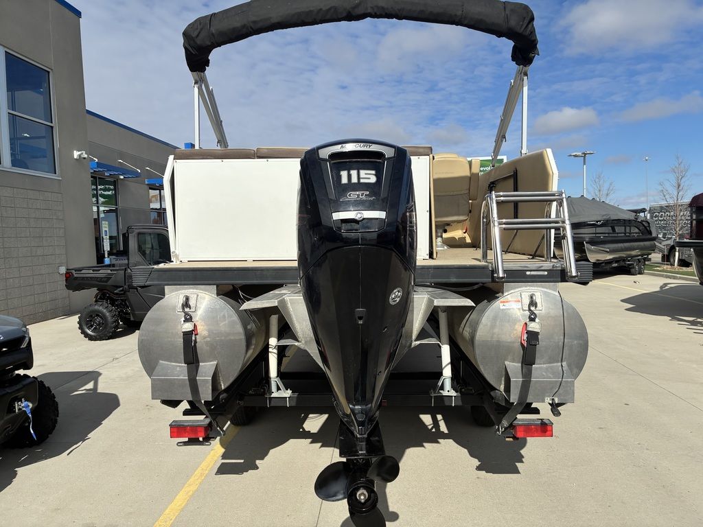 2015 Larson Escape 2200 RT - Image 9