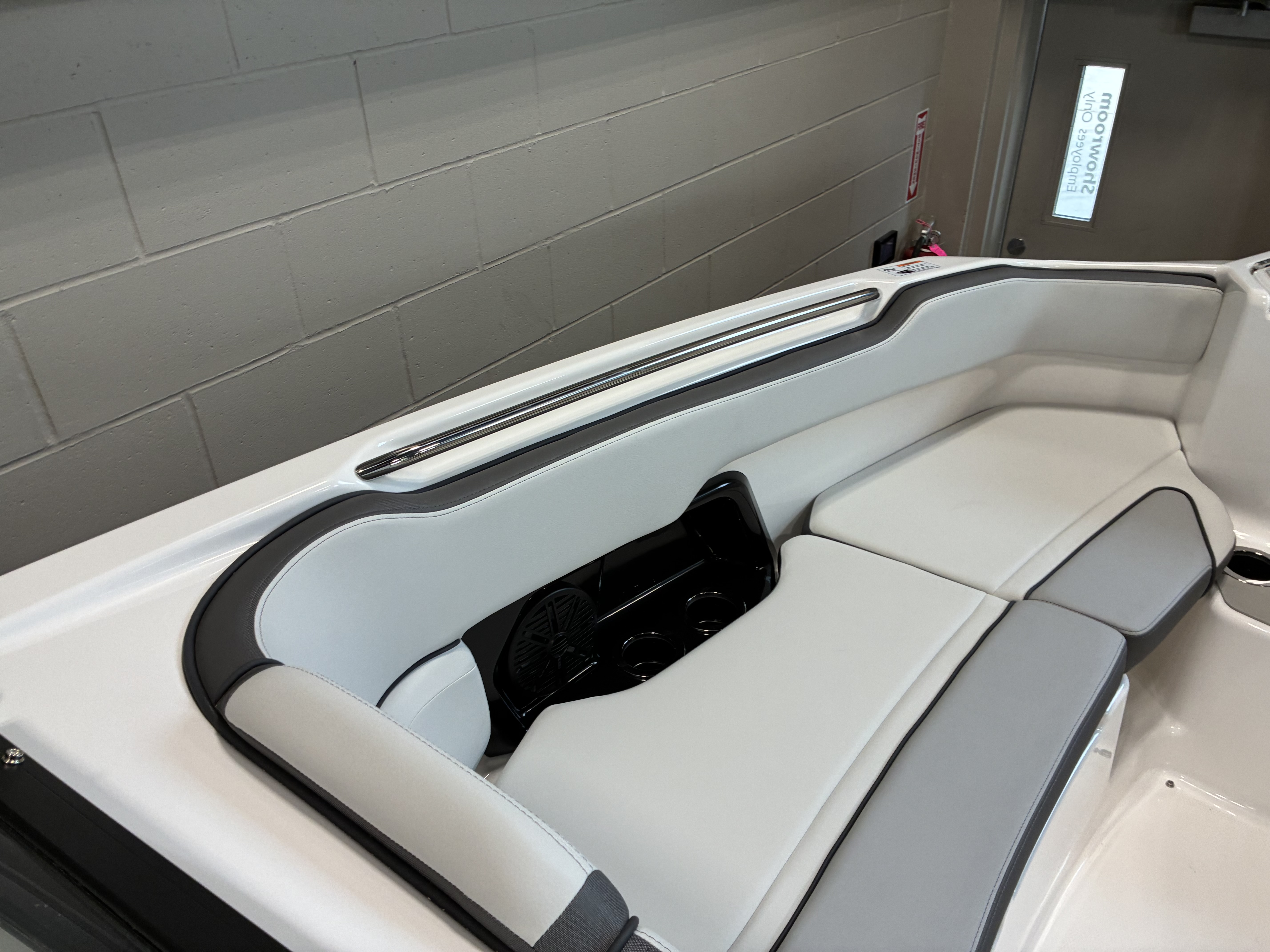 2026 Yamaha Boats AR250 - Image 7