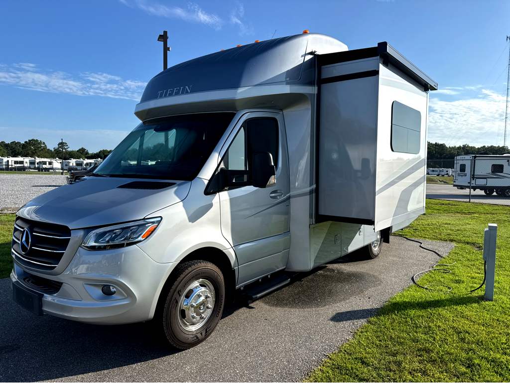 2024 TIFFIN WAYFARER 25JW - Image 3