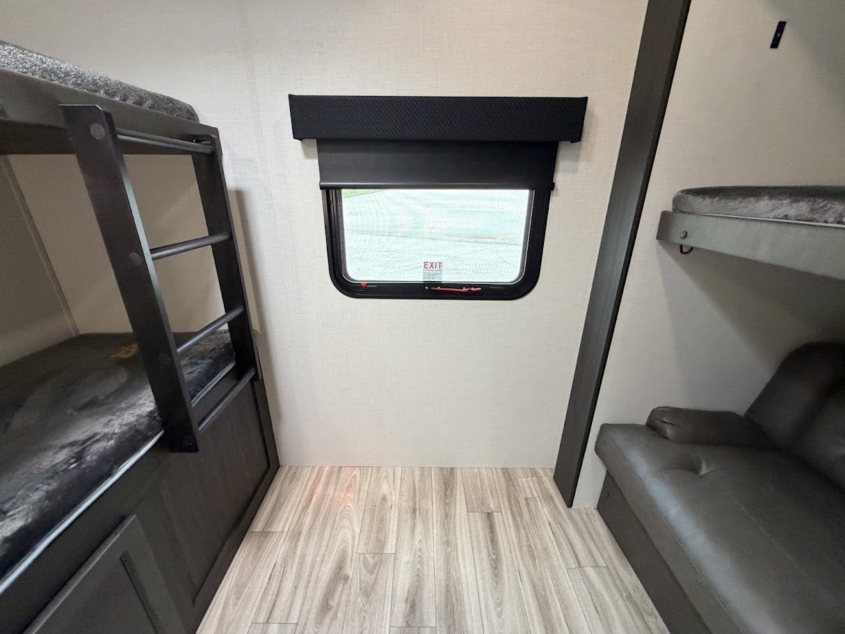 2026 VENTURE RV SPORTTREK 327VIK - Image 53