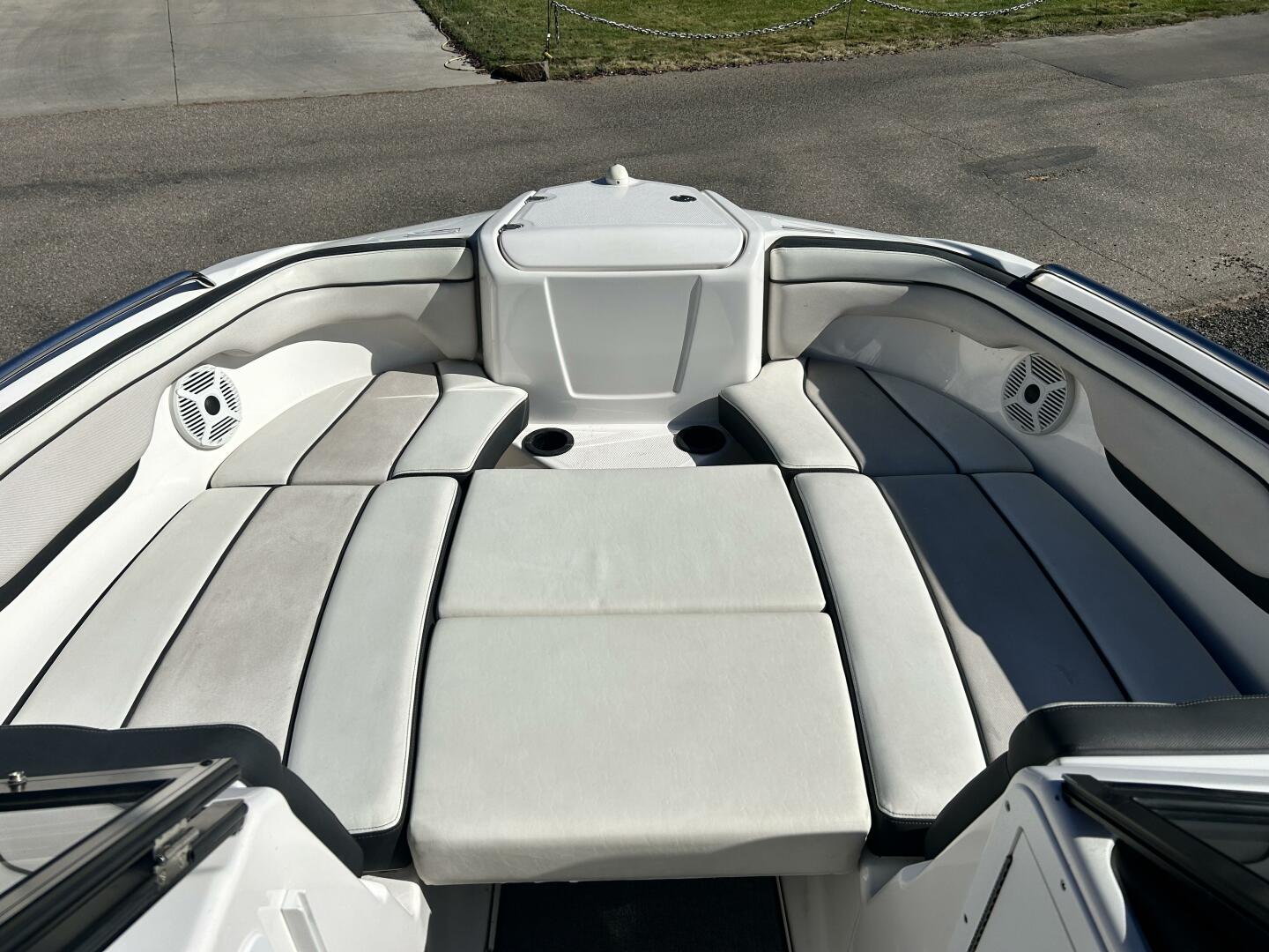 2019 Yamaha Boats AR210 - Image 4