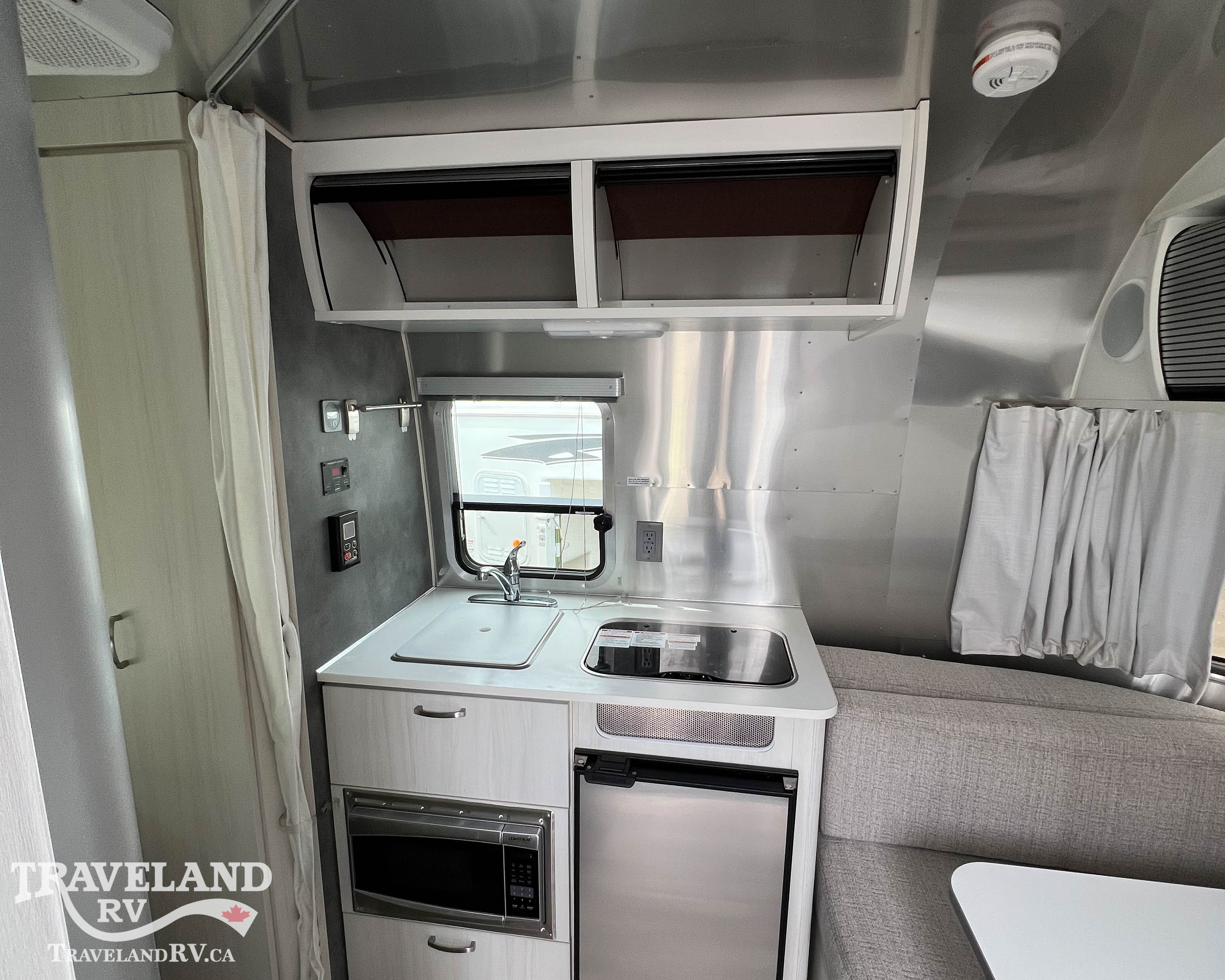 2023 Airstream Bambi 16RB - Image 11